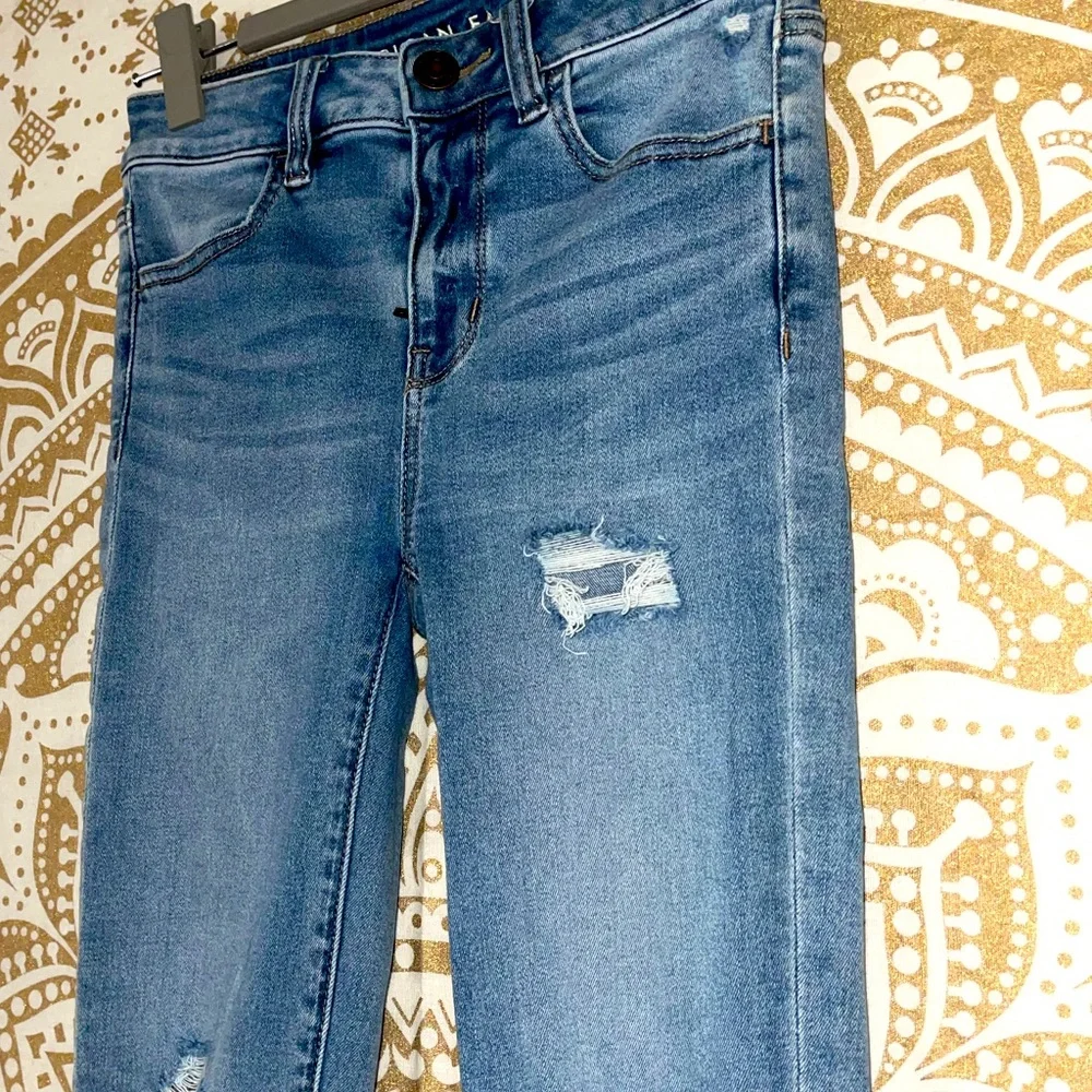 ✨HP✨ “AMERICAN EAGLE” NEXT LEVEL HI-RISE BLUE RIPPED JEGGING, LADIES SZ 2 SHORT - Picture 4 of 9